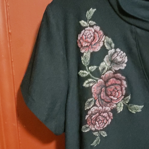 SAUCI BLACK/FLORAL DRESS SIZE MEDIUM - Picture 5 of 15